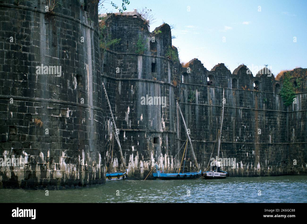 Alibag India Kolaba Fort (Murud-Janjira) Traghetti a vela dal cancello di entrata Foto Stock