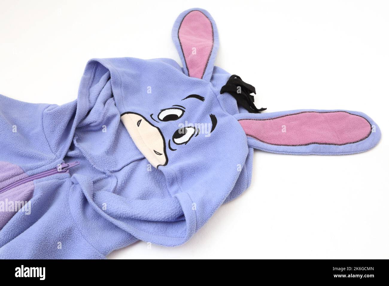 Primo piano del personaggio di Hood of Eeyore Onesie di Winnie the Pooh Foto Stock