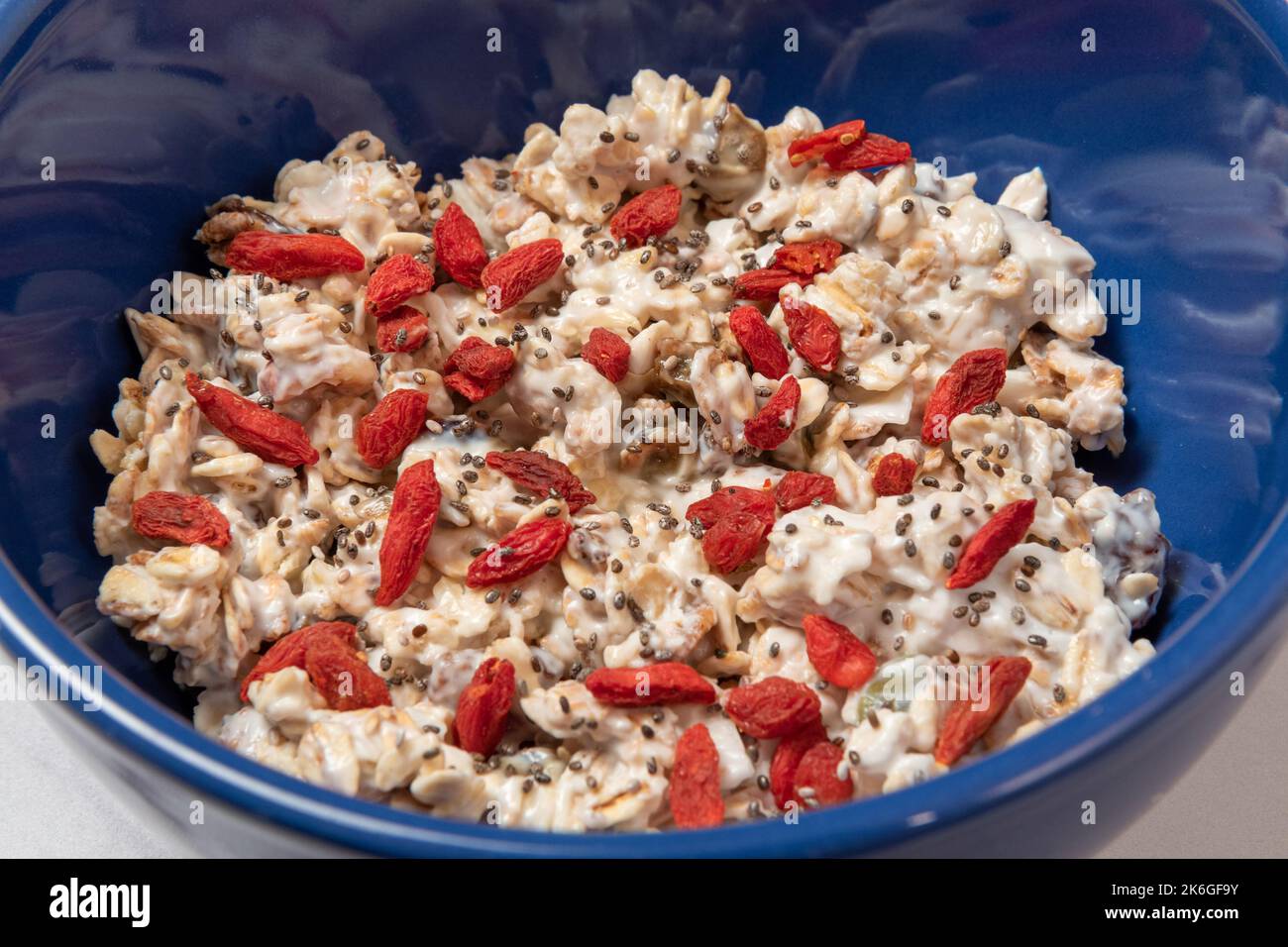 Muesli con yogurt, bacche di goji e semi di chia Foto Stock