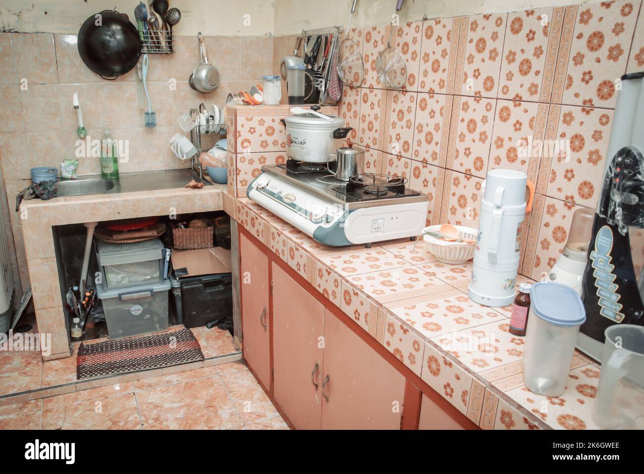 Ritratto della realtà della cucina di alcuni residenti di Giacarta Foto Stock