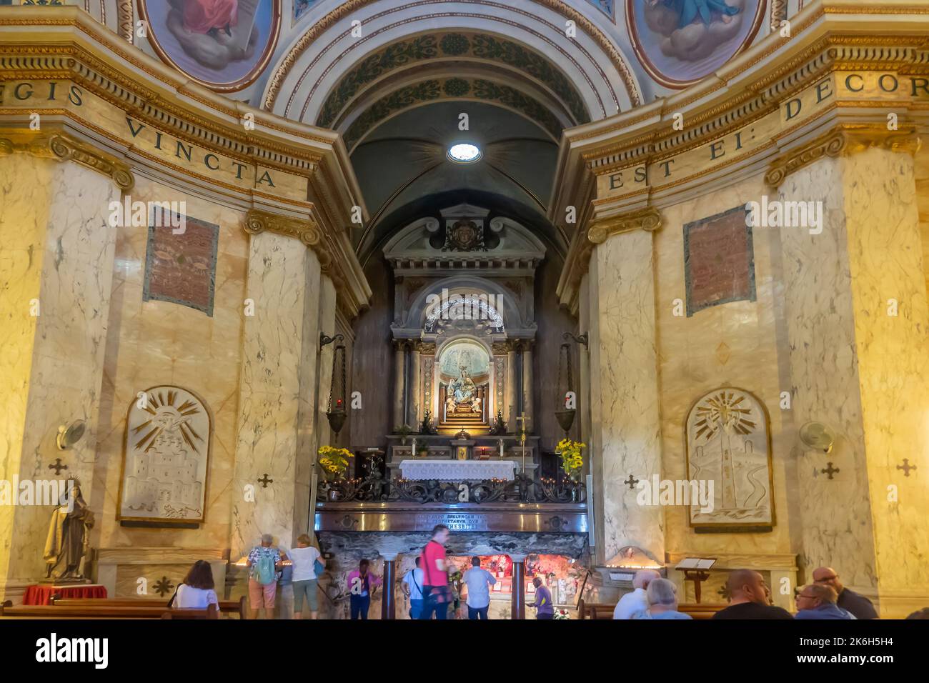 Israele, Haifa, Monastero di Stellla Maris, altare Foto Stock