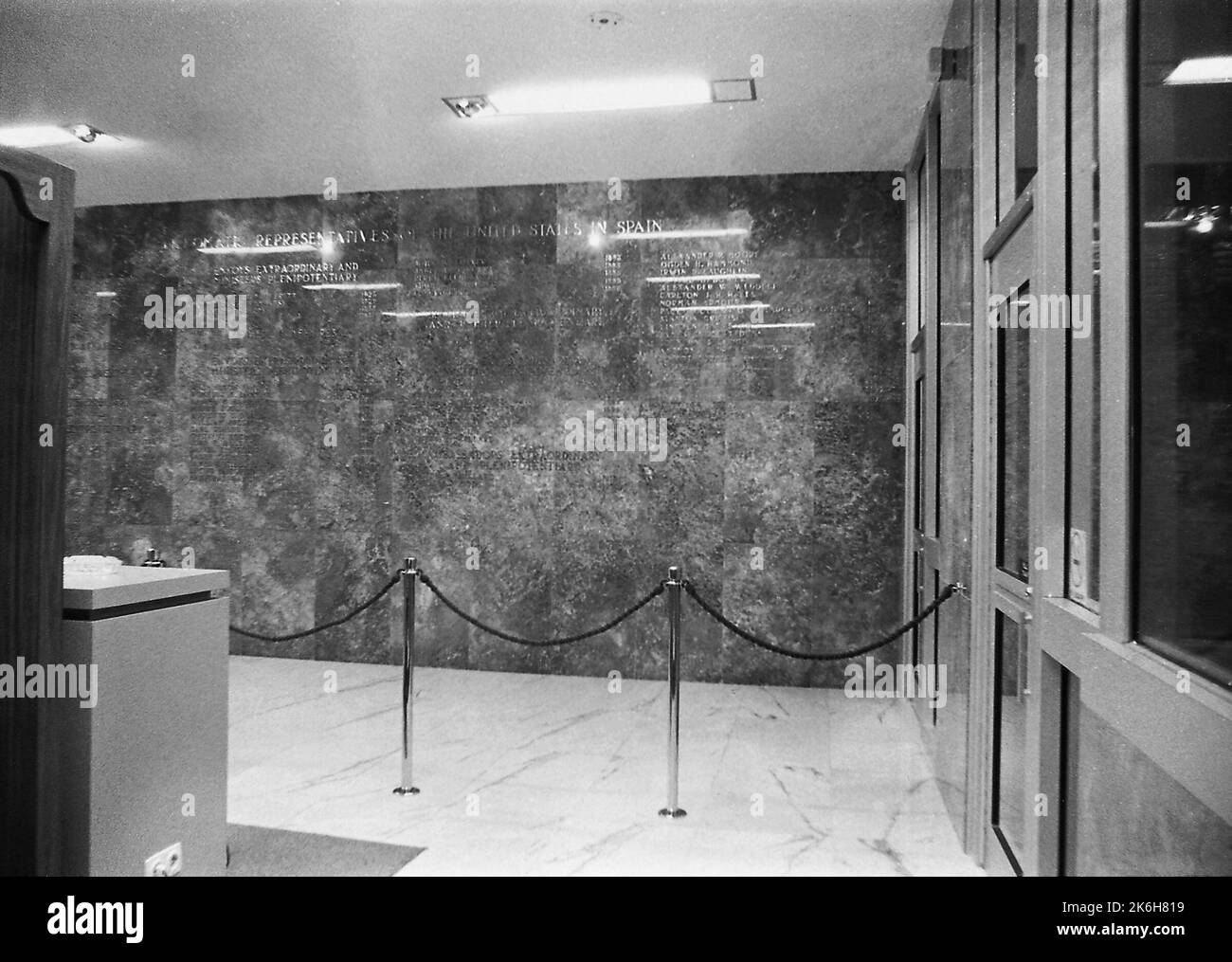 Madrid - Chancery Office Building - 1985, fotografie degli Stati Uniti relative a ambasciate, consolati e altri edifici d'oltremare Foto Stock