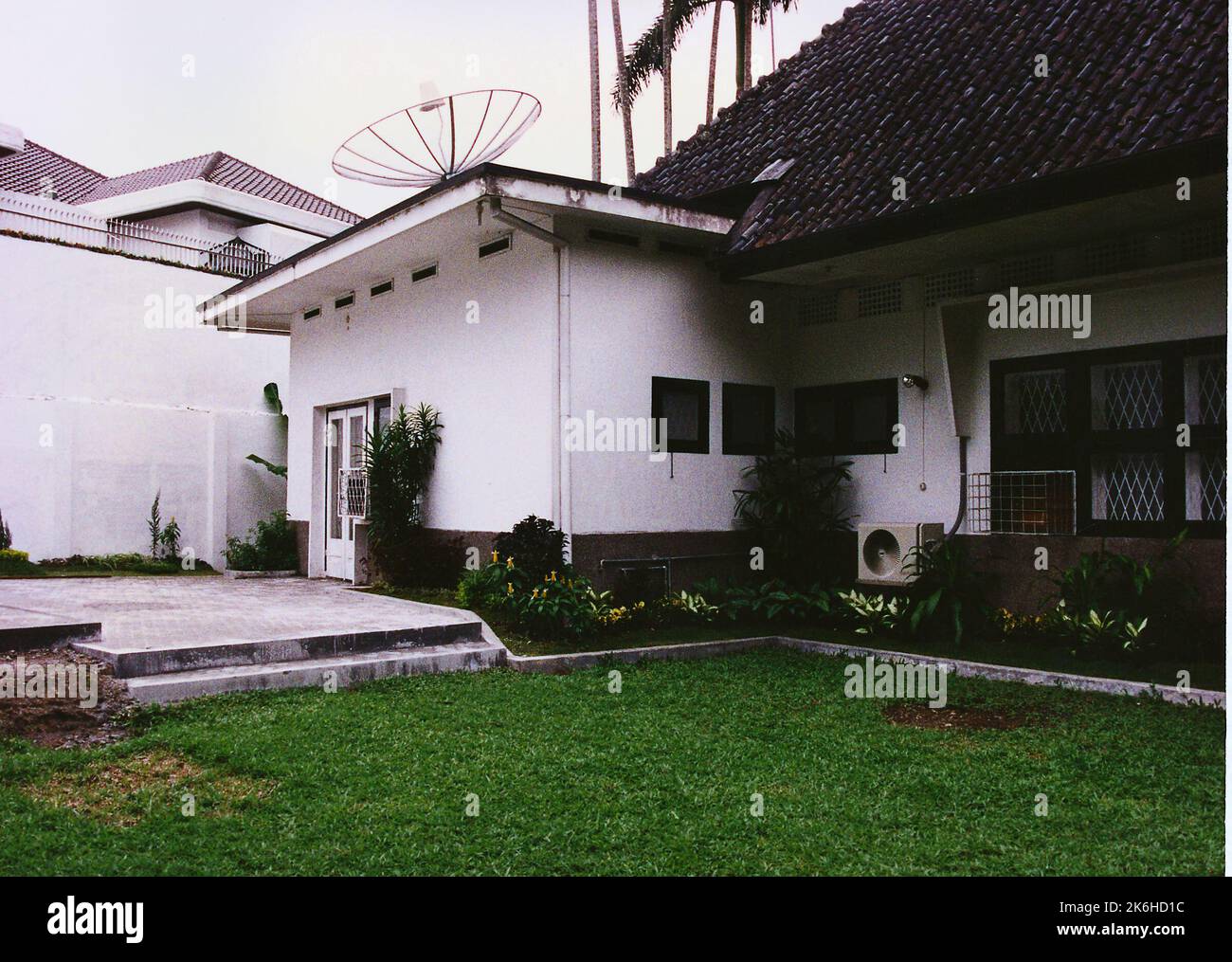 Medan - ufficiale principale/Consul General Residence - 1992, Stati Uniti fotografie relative a ambasciate, consolati e altri edifici d'oltremare Foto Stock Medan - ufficiale principale/Consul General Residence - 1992, Stati Uniti fotografie relative a ambasciate, consolati e altri edifici d'oltremare Foto Stock