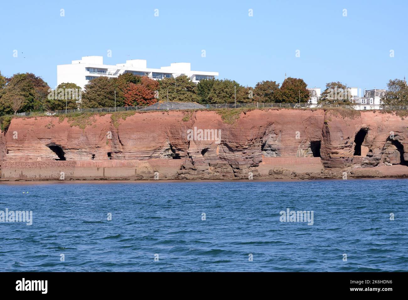 Grotte sulla costa di Paignton, Devon, Regno Unito Foto Stock