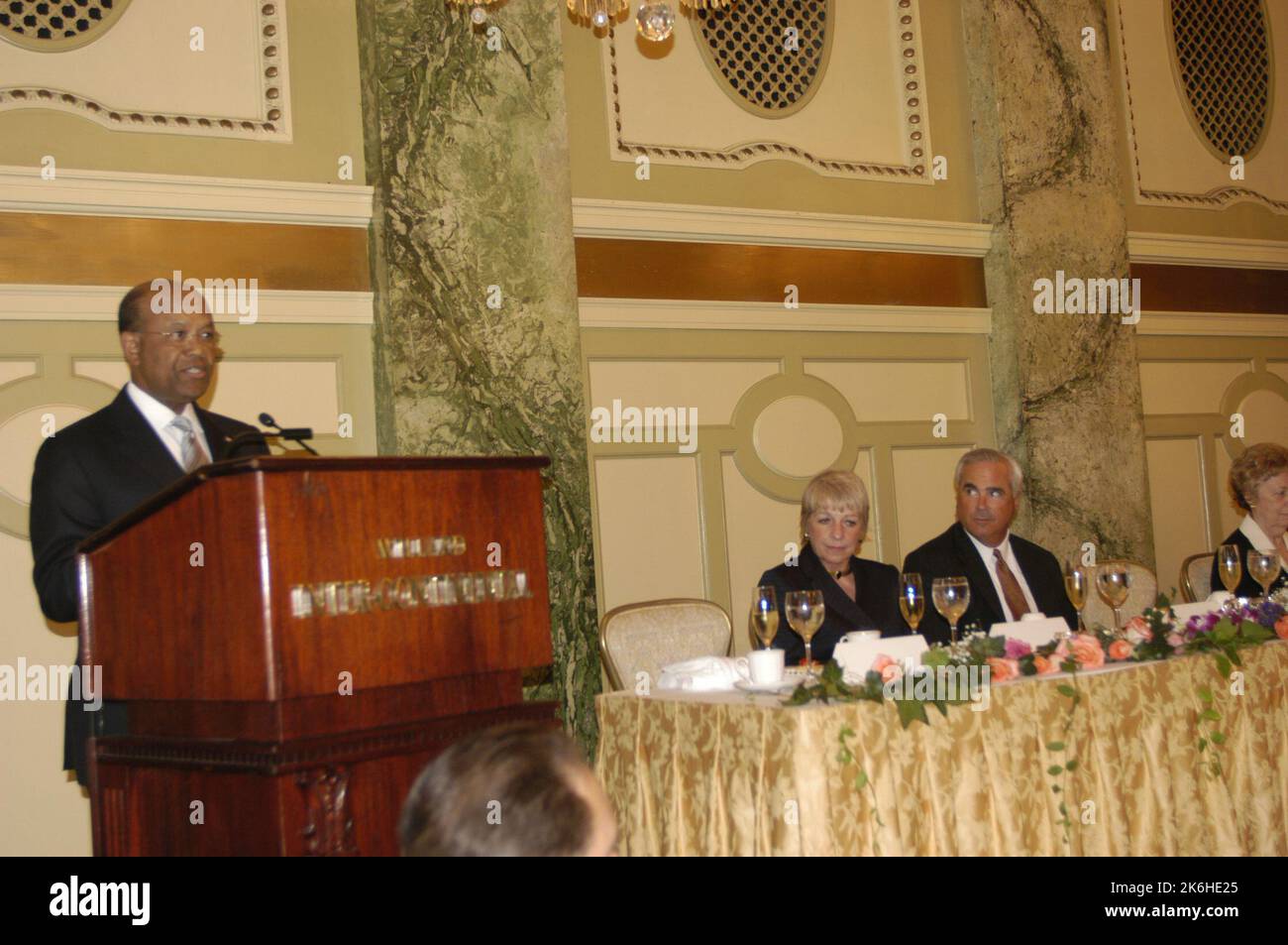 Pranzo di ritiro per Vivien Woofter, direttore da lungo tempo della divisione Interior and Furnishings del Bureau of Overseas Buildings Operations (OBO), presso il Willard Intercontinental Hotel di Washington, D.C. L'evento ha visto la partecipazione di discorsi e di una premiazione del direttore dell'OBO, il maggiore generale Charles Williams Foto Stock