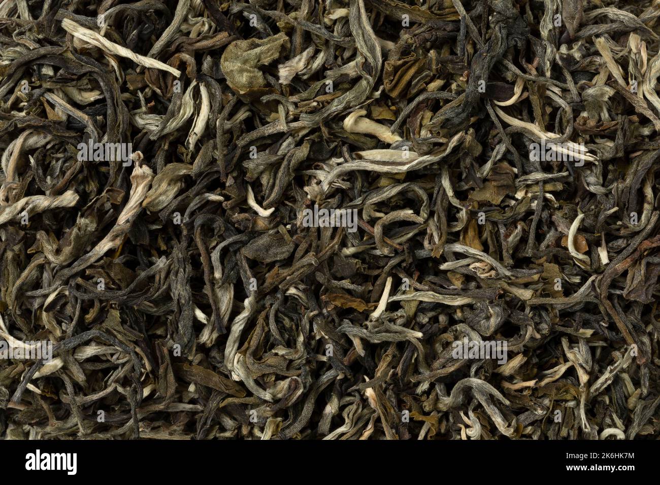 Bai Mao Hou, foglie di tè essiccato di scimmia bianca si avvicinano alla struttura completa come sfondo Foto Stock