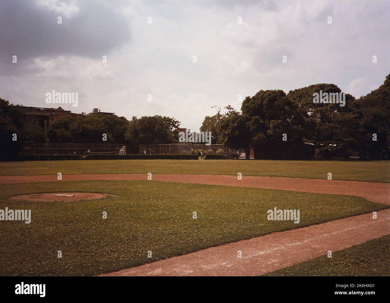 Kathmandu - Warehouse - 1983, fotografie degli Stati Uniti relative alle ambasciate, ai consolati e ad altri edifici d'oltremare Foto Stock