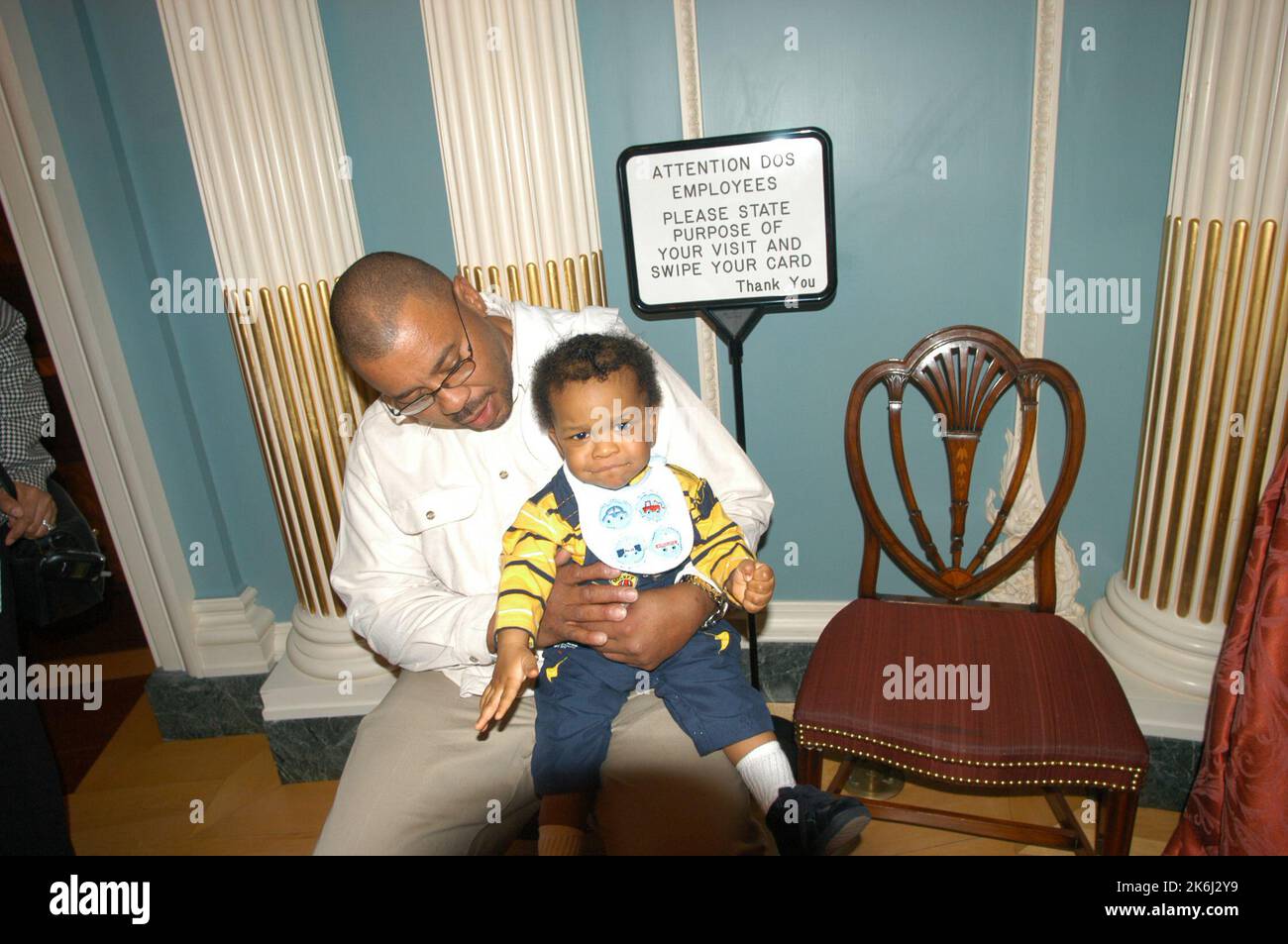 Cerimonia di pensionamento per Helen Ellis e Lee Young, membri dello staff del Vice Segretario, con la partecipazione, tra gli altri funzionari, dell'attuale Vice Segretario Richard Armitage, dell'ex Vice Segretario Strobe Talbott, dell'ex Vice Segretario e Segretario ad azione Lawrence Eagleburger Foto Stock