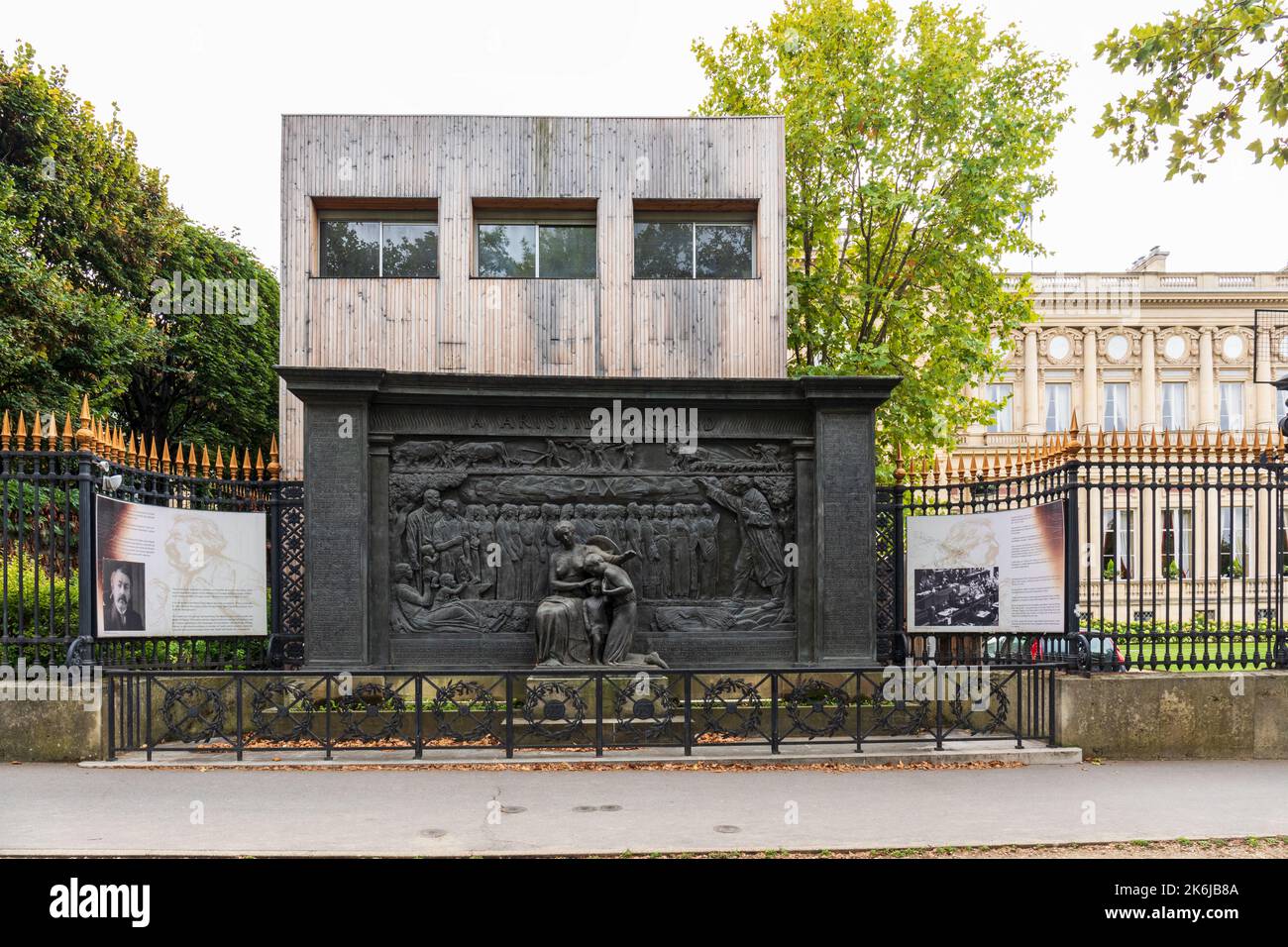 Monumento storico in bronzo al Ministro degli esteri francese Aristide Briand che ha condiviso il Premio Nobel per la pace per il 1926. Parigi, Francia, Europa Foto Stock