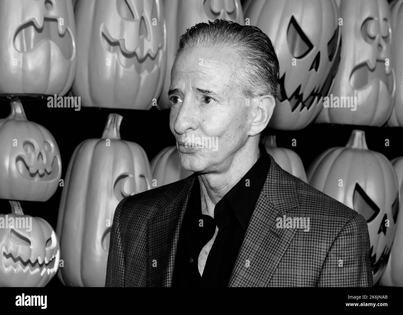 Los Angeles, USA - 11 ottobre 2022: CEO di Miramax Bill Block partecipa alla prima di 'Halloween ends' tenutasi al TCL Chinese Theatre Foto Stock