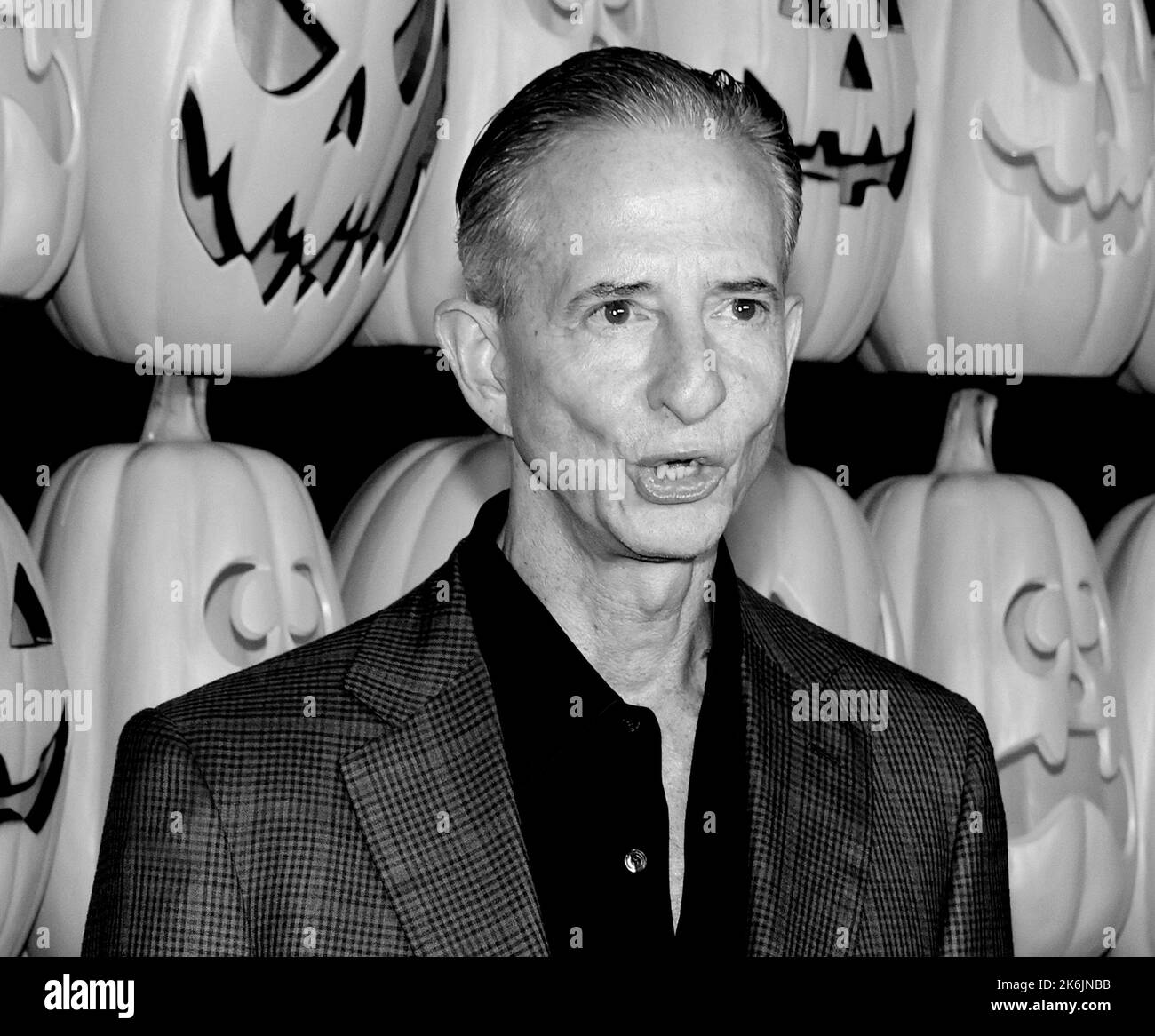 Los Angeles, USA - 11 ottobre 2022: CEO di Miramax Bill Block partecipa alla prima di 'Halloween ends' tenutasi al TCL Chinese Theatre Foto Stock