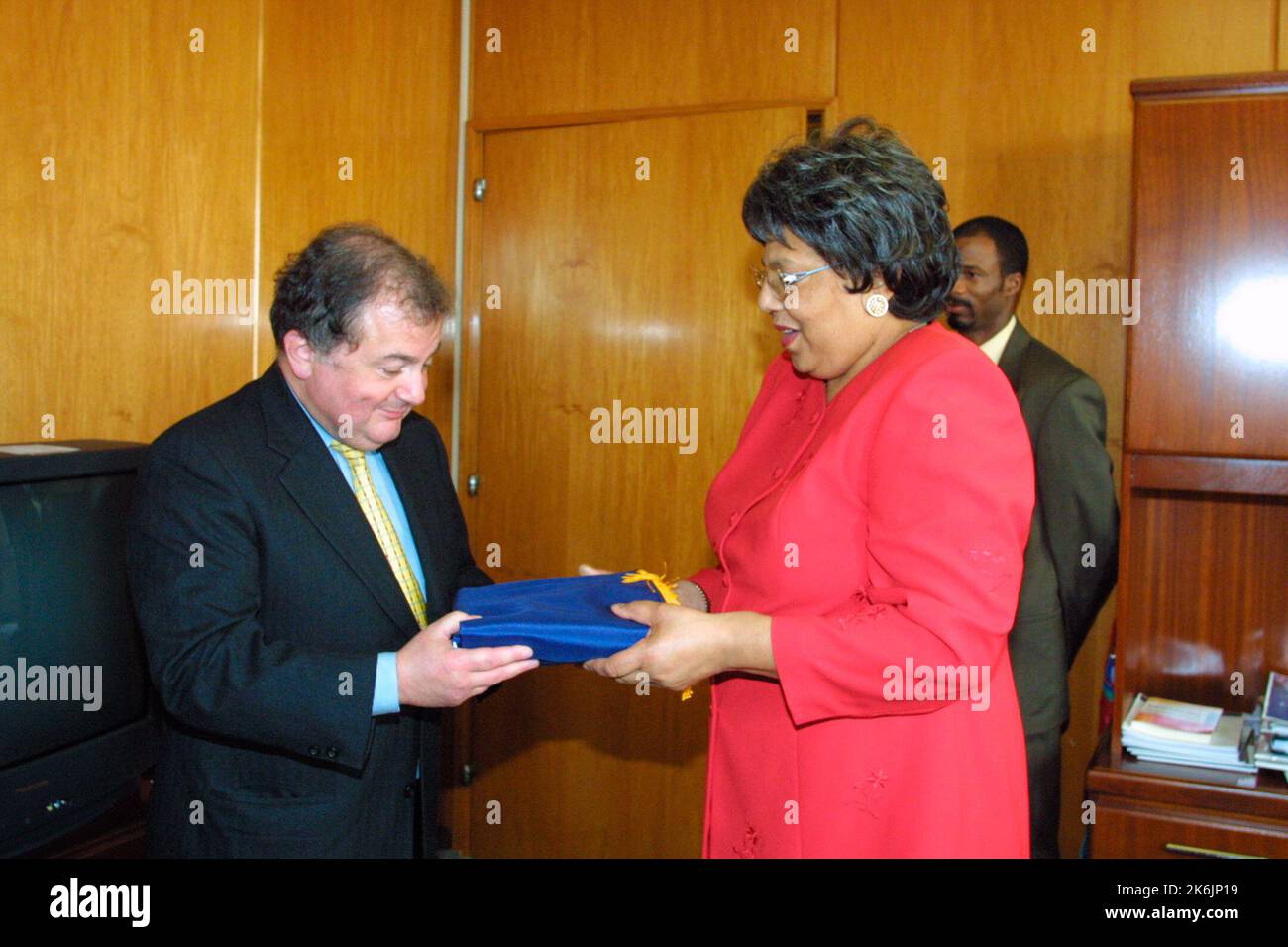 Cerimonia della bandiera per il ritiro del funzionario di servizio straniero Joseph Presel, ex statunitense Ambasciatore in Uzbekistan e vice coordinatore per gli affari regionali nei nuovi Stati indipendenti dell'ex Unione Sovietica. Alla cerimonia ha presieduto il Direttore Generale del Servizio Esteri, Ruth Davis. Foto Stock Cerimonia della bandiera per il ritiro del funzionario di servizio straniero Joseph Presel, ex statunitense Ambasciatore in Uzbekistan e vice coordinatore per gli affari regionali nei nuovi Stati indipendenti dell'ex Unione Sovietica. Alla cerimonia ha presieduto il Direttore Generale del Servizio Esteri, Ruth Davis. Foto Stock