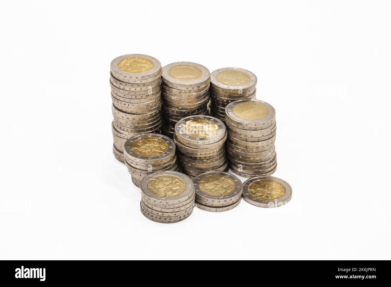 Pila di monete ascendenti. Ricchezza, successo, finanza, affari, crescita del denaro, e risparmio di denaro concetto Foto Stock