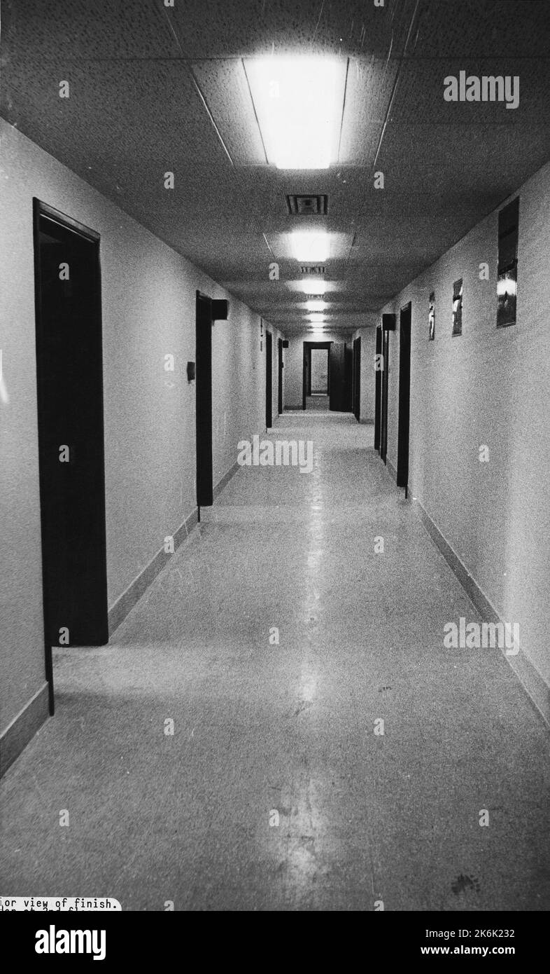 Calcutta - Consolate Office Building - 1975, fotografie degli Stati Uniti relative a ambasciate, consolati e altri edifici d'oltremare Foto Stock Calcutta - Consolate Office Building - 1975, fotografie degli Stati Uniti relative a ambasciate, consolati e altri edifici d'oltremare Foto Stock