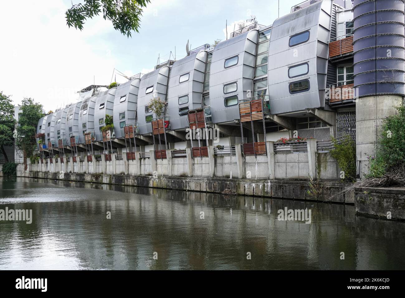 Grand Union Walk Housing presso il Regents Canal a Camden Town, Londra Inghilterra Regno Unito Regno Unito Foto Stock