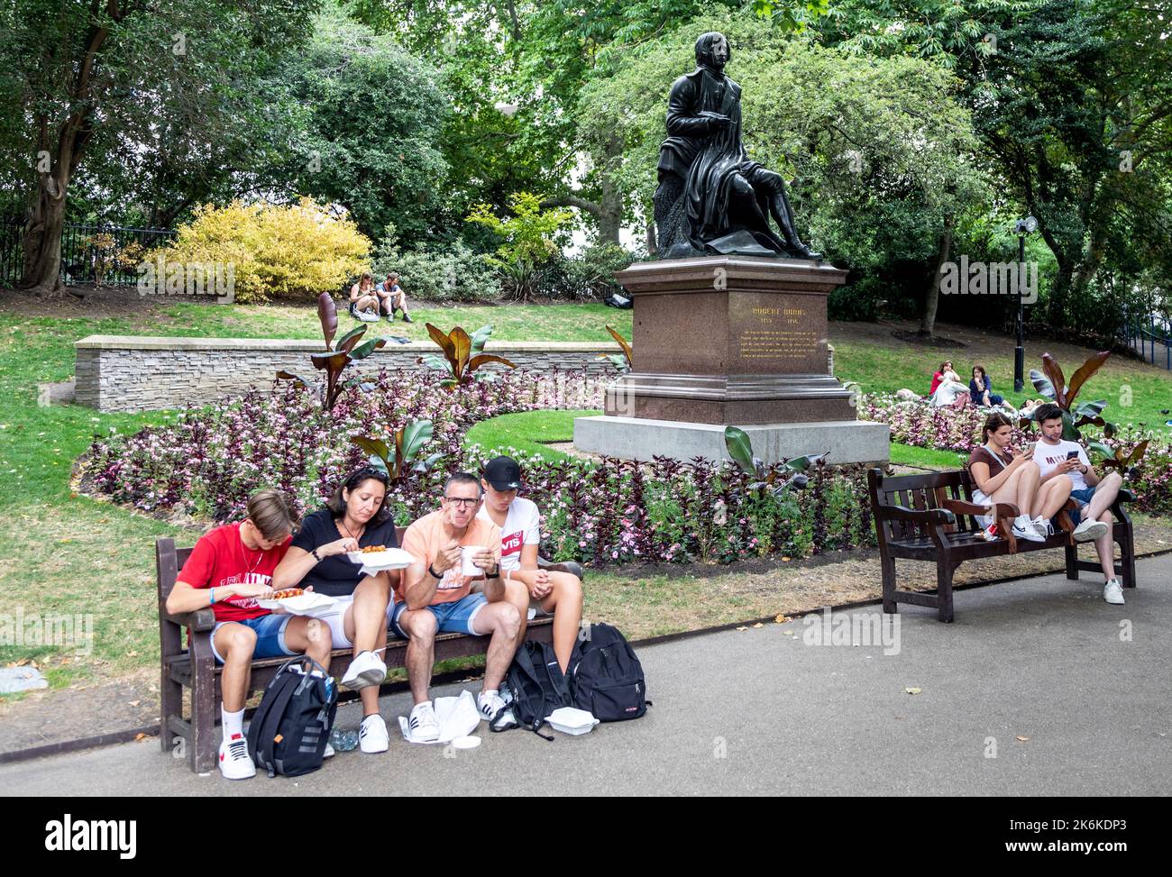 Statua di Robert Burns a Victoria Embankment Gardens Londra UK Foto Stock