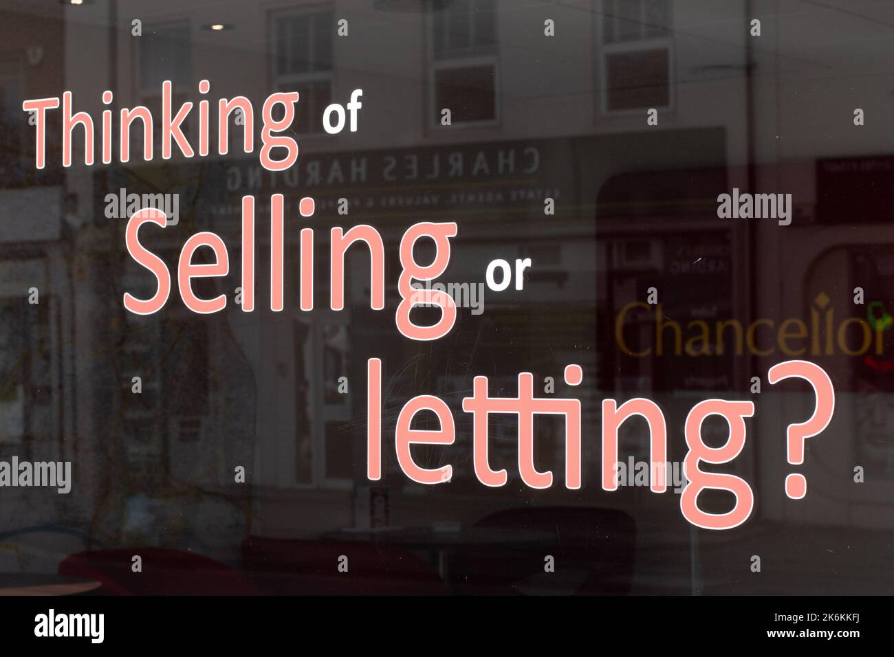 Vetrina dell'agente immobiliare britannico Foto Stock