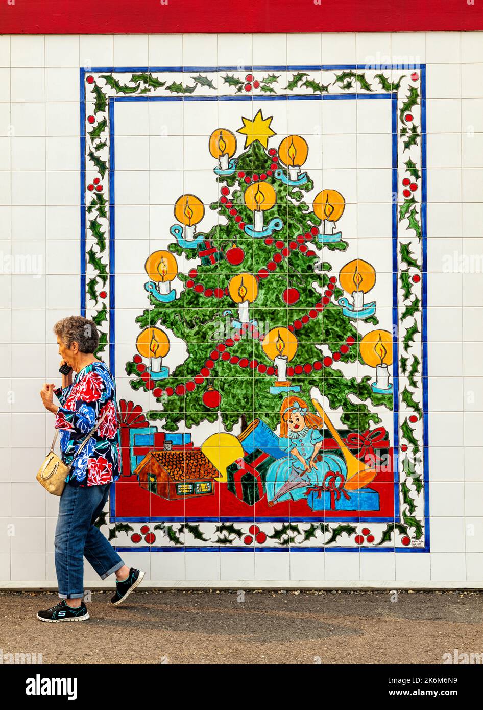 Illustrazioni delle vacanze di Natale sugli edifici del Polo Nord; Alaska; USA Foto Stock