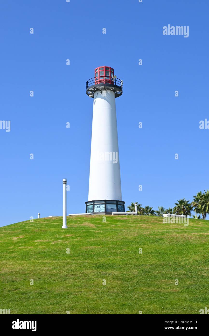 LONG BEACH, CA - 03 ottobre 2022: Faro del Leone per la vista. Costruito nel 2000 è un simbolo delle attività di raccolta fondi del Leone per l'i visualmente Foto Stock