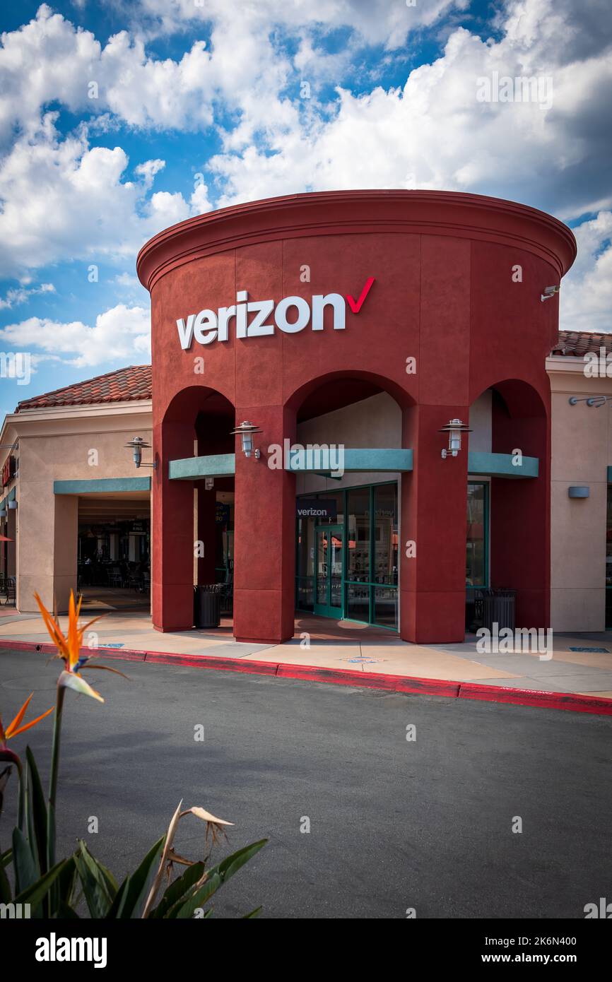 Upland, CA – 10 ottobre 2022: VERIZON Communications è una multinazionale americana con il più grande gestore wireless degli Stati Uniti Foto Stock