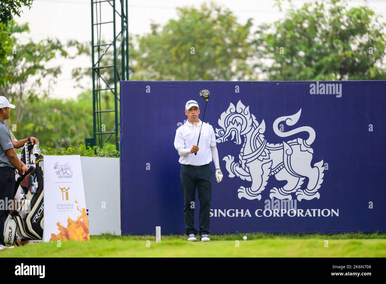 Bangkok, THAILANDIA. 15th ottobre 2022. Miguel Carballo dell'ARGENTINA si tee fuori al foro 1 durante il 3rd ° turno il Singha Bangkok Open al Bangkok Golf Club a Pathum Thani, THAILANDIA. Credit: Jason Butler/Alamy Live News. Foto Stock