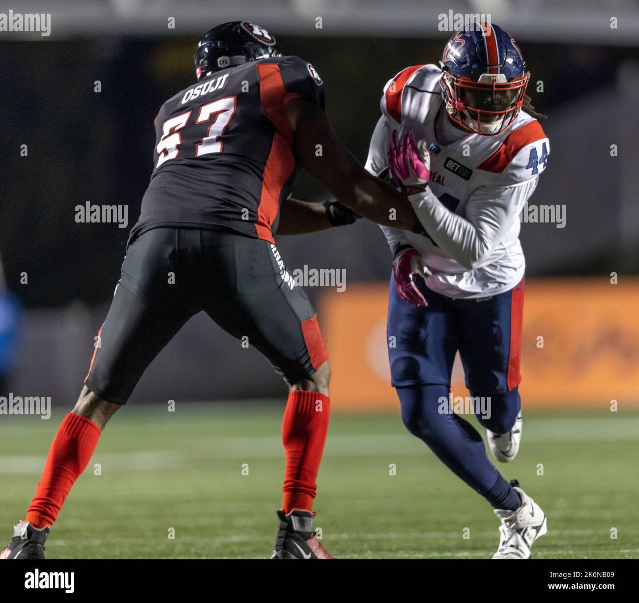 Canada. 14th Ott 2022. (Ottawa, Canada---14 ottobre 2022) Mike Moore (44) degli Alouettes di Montreal in una partita di campionato di calcio canadese (CFL) tra gli Alouettes di Montreal agli Ottawa Redblacks. Credit: Sean Burges/Alamy Live News Foto Stock