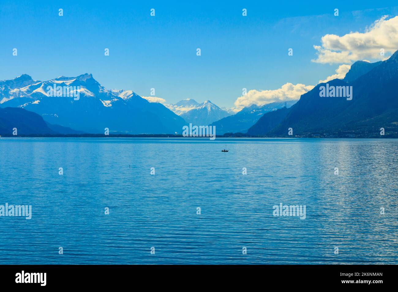 Vista sulle Alpi e sul Lago di Ginevra a Montreux, Svizzera Foto Stock