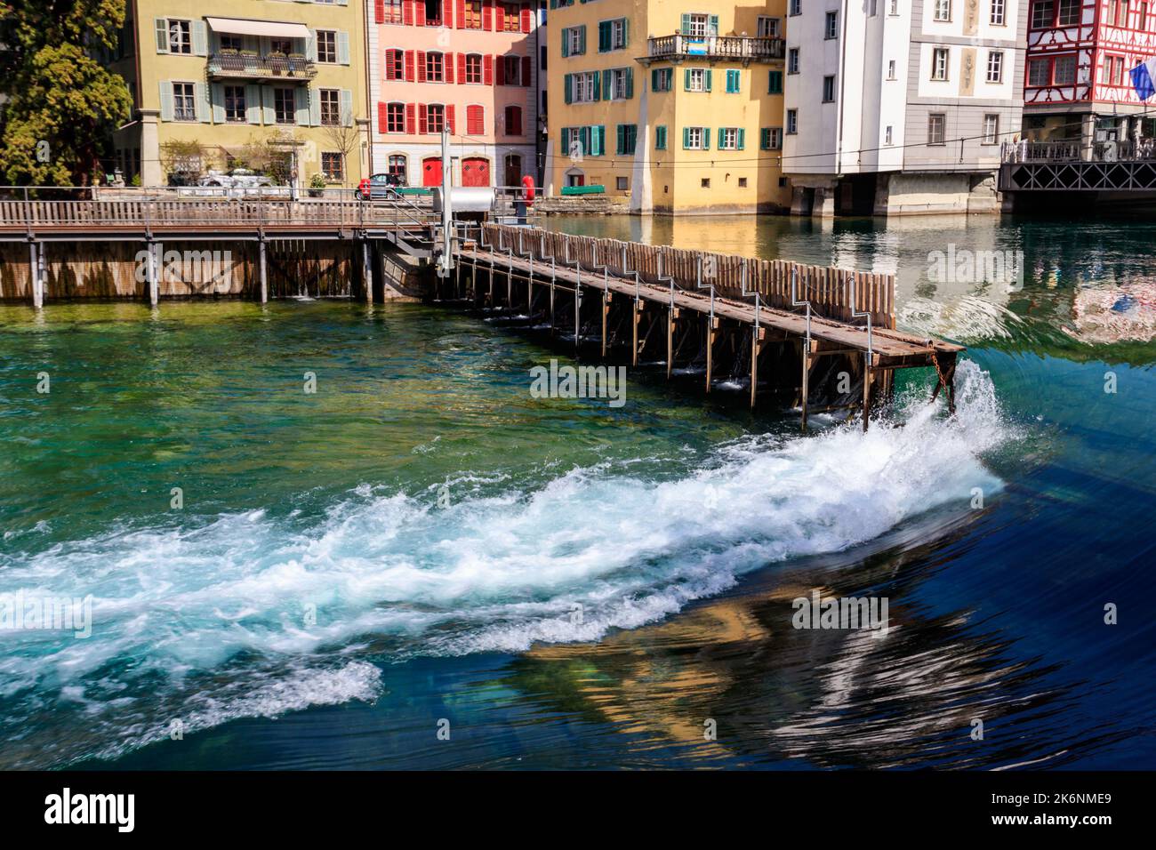Diga dell'ago nel fiume Reuss a Lucerna, Svizzera Foto Stock