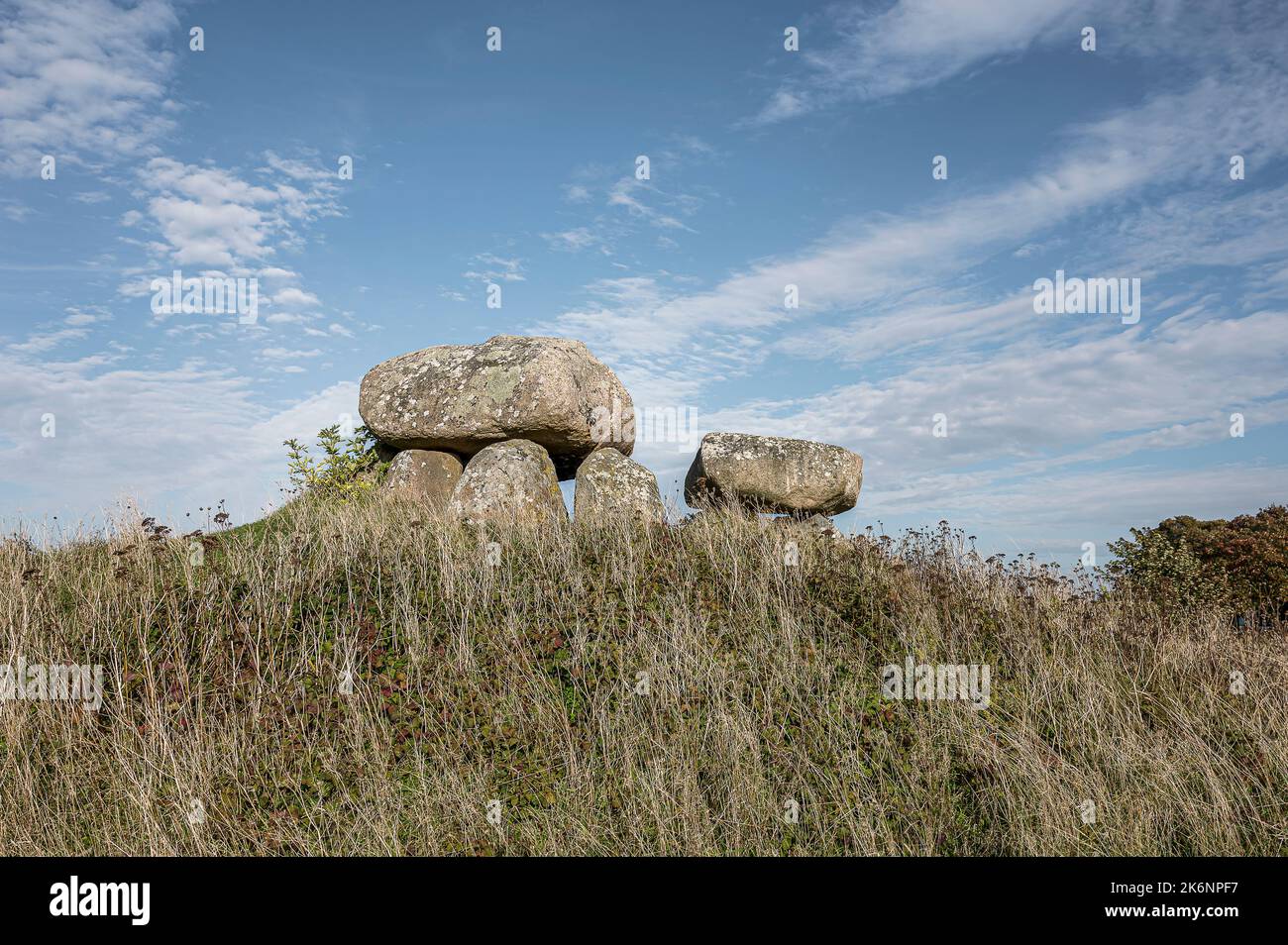 Sømarkedyssen è un dolmen sull'isola danese di Møn, Danimarca, 10 ottobre 2022 Foto Stock