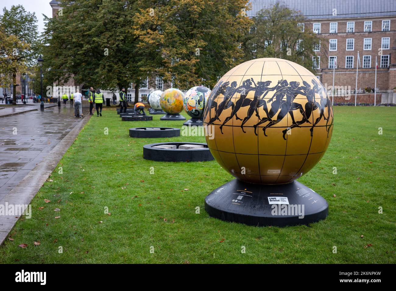 The World Reimagined Large Globe Ball Structures in College Green, Bristol, UK (Oct22) Foto Stock