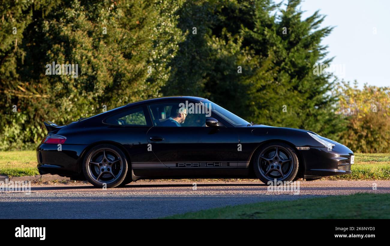 2004 Porsche 911 nera in silhouette Foto Stock