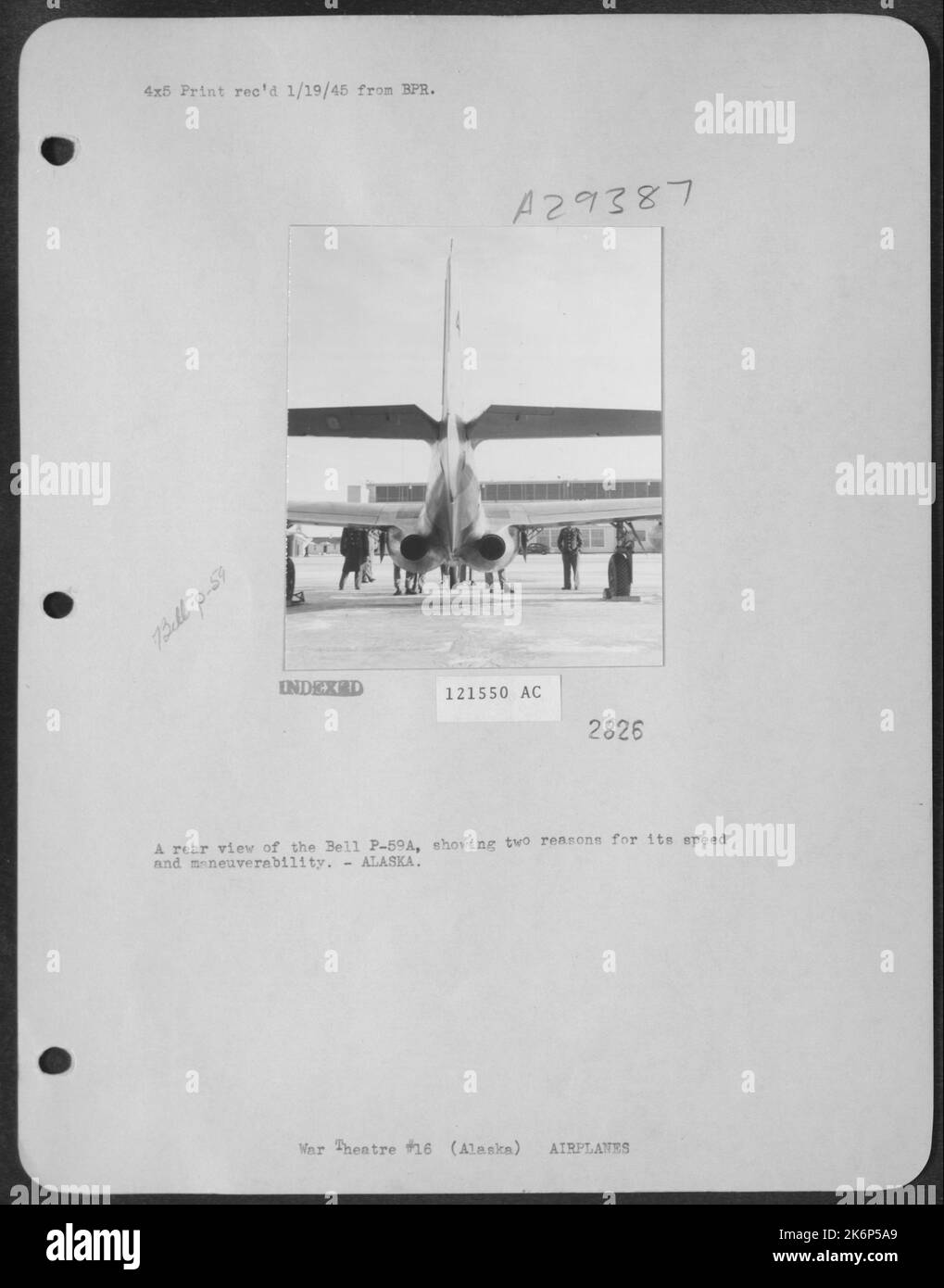 Una vista posteriore della Bell P-59A, che mostra due motivi per la sua velocità e manovrabilità.-ALASKA. Foto Stock