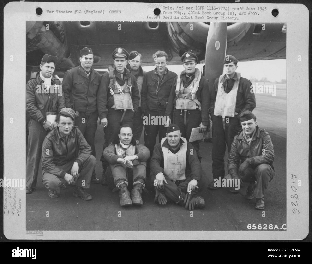 Il Colonnello Harold W. Bowman e Lead Crew in missione su Ludwigshafen, Germania, il 18 ottobre 1944. (Equipaggio 2 del 615Th Bomb Squadron, 401St Bomb Group) Inghilterra. Foto Stock
