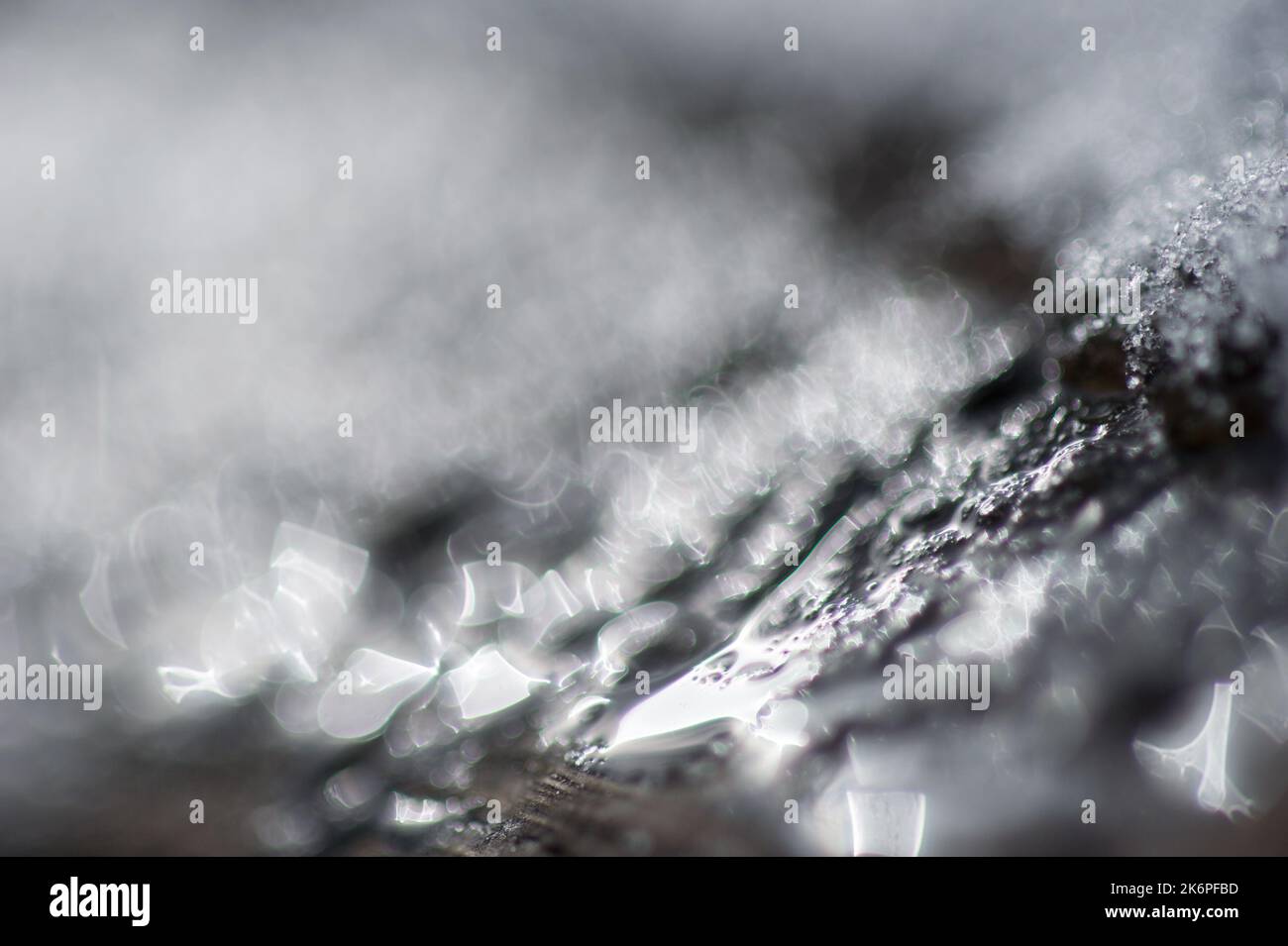 Acqua astratta Splash con bolle d'aria e Bokeh morbido Foto Stock