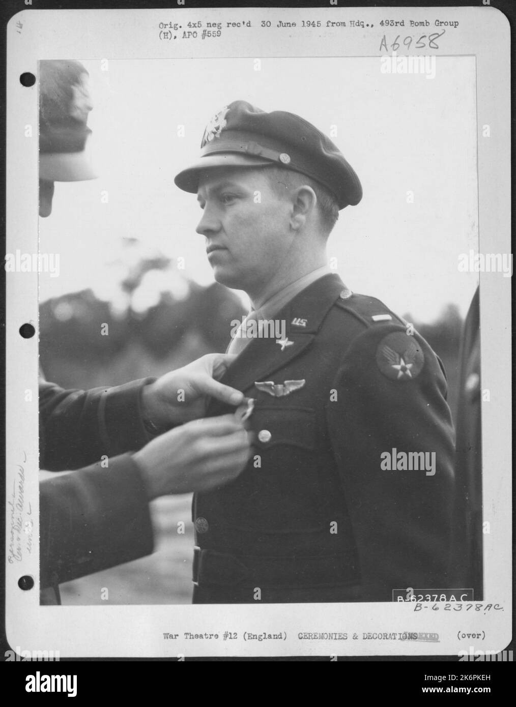 Presentazione della Medaglia al Lt. Tesch del 493Rd Bomb Group, 8th Air Force. Inghilterra, 27 settembre 1944. Foto Stock