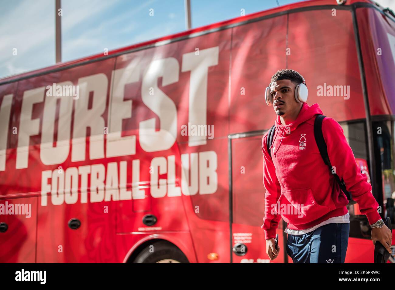 Morgan Gibbs-White #10 di Nottingham Forest arriva prima della partita della Premier League Wolverhampton Wanderers vs Nottingham Forest a Molineux, Wolverhampton, Regno Unito, 15th ottobre 2022 (Foto di Ritchie Sumpter/News Images) Foto Stock