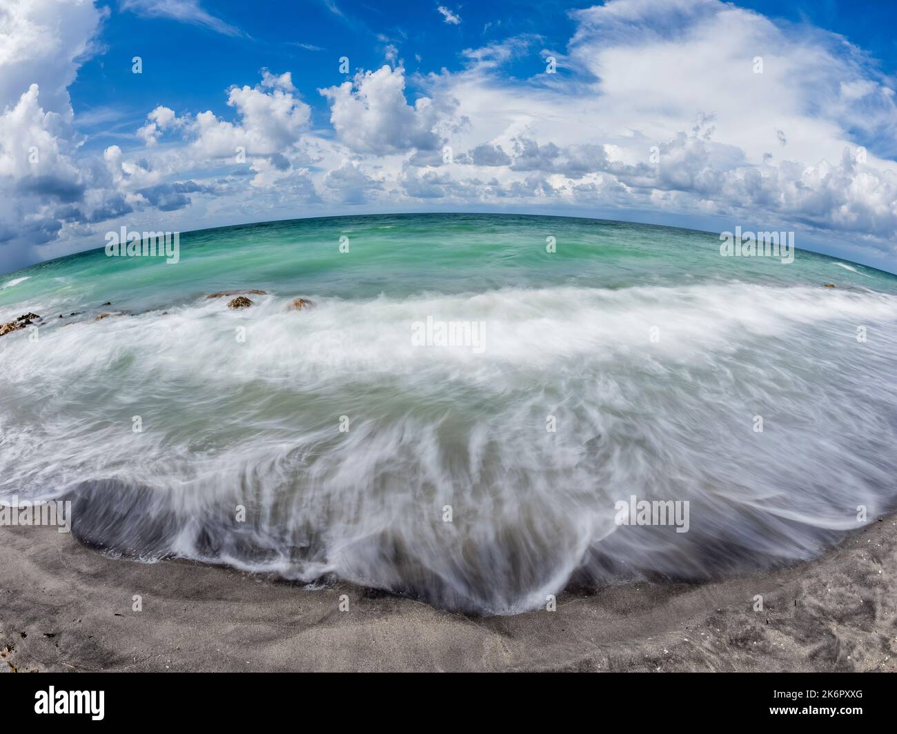 Fisheye lunga esposizione del Golfo del Messico a Caspersen Beach a Venezia Florida USA Foto Stock