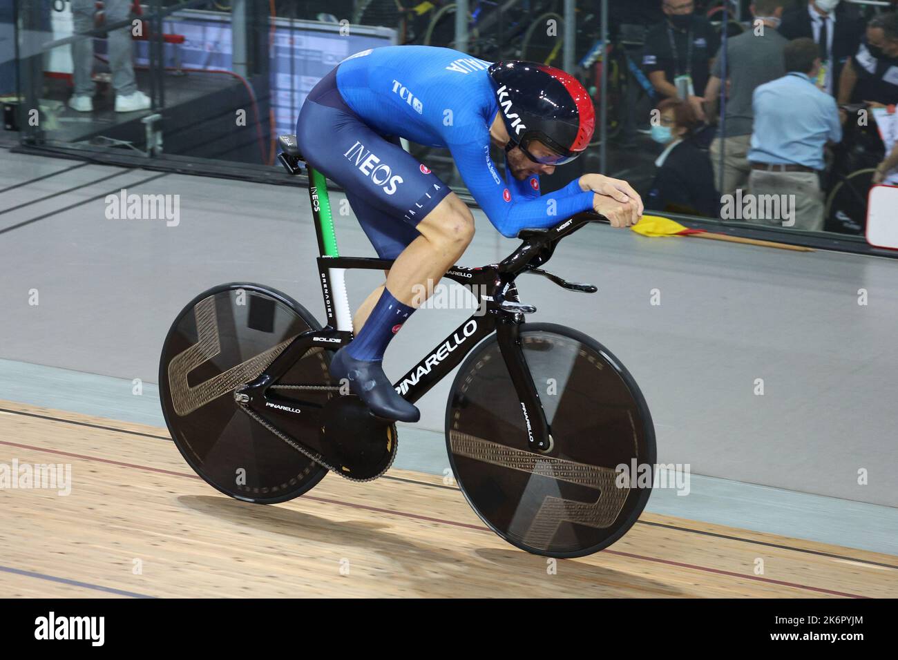 Saint Quentin en Yvelines, Francia. 14th Ott 2022. Saint-Quentin-en-Yvelines, Francia, 14. 2022 ottobre; - giorno 3, Filippo GANNA d'Italia celebra la sua vittoria e il nuovo record mondiale nella gara individuale di Pursuit Final da uomo. Credit: SPP Sport Press Photo. /Alamy Live News Foto Stock