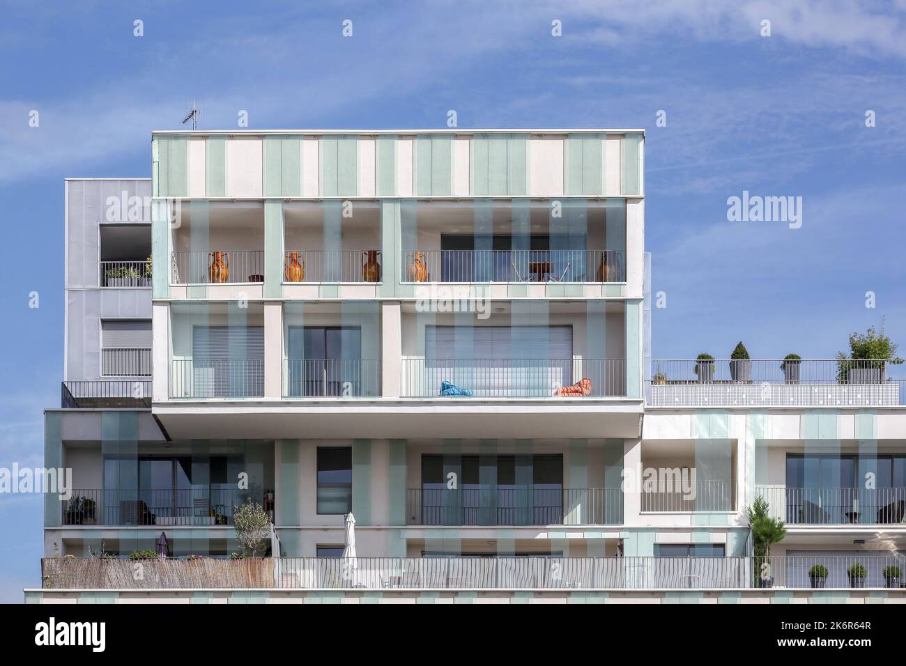Lione, Francia - 14 ottobre 2014: Nuovo quartiere di Confluence a Lione con architettura moderna Foto Stock