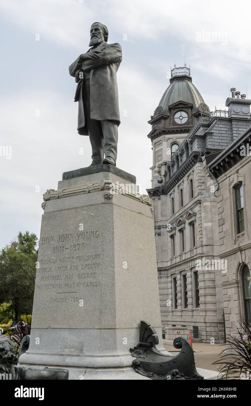 Il John Young Monument alla Rue De la Commune a Montreal, Quebec, Canada Foto Stock