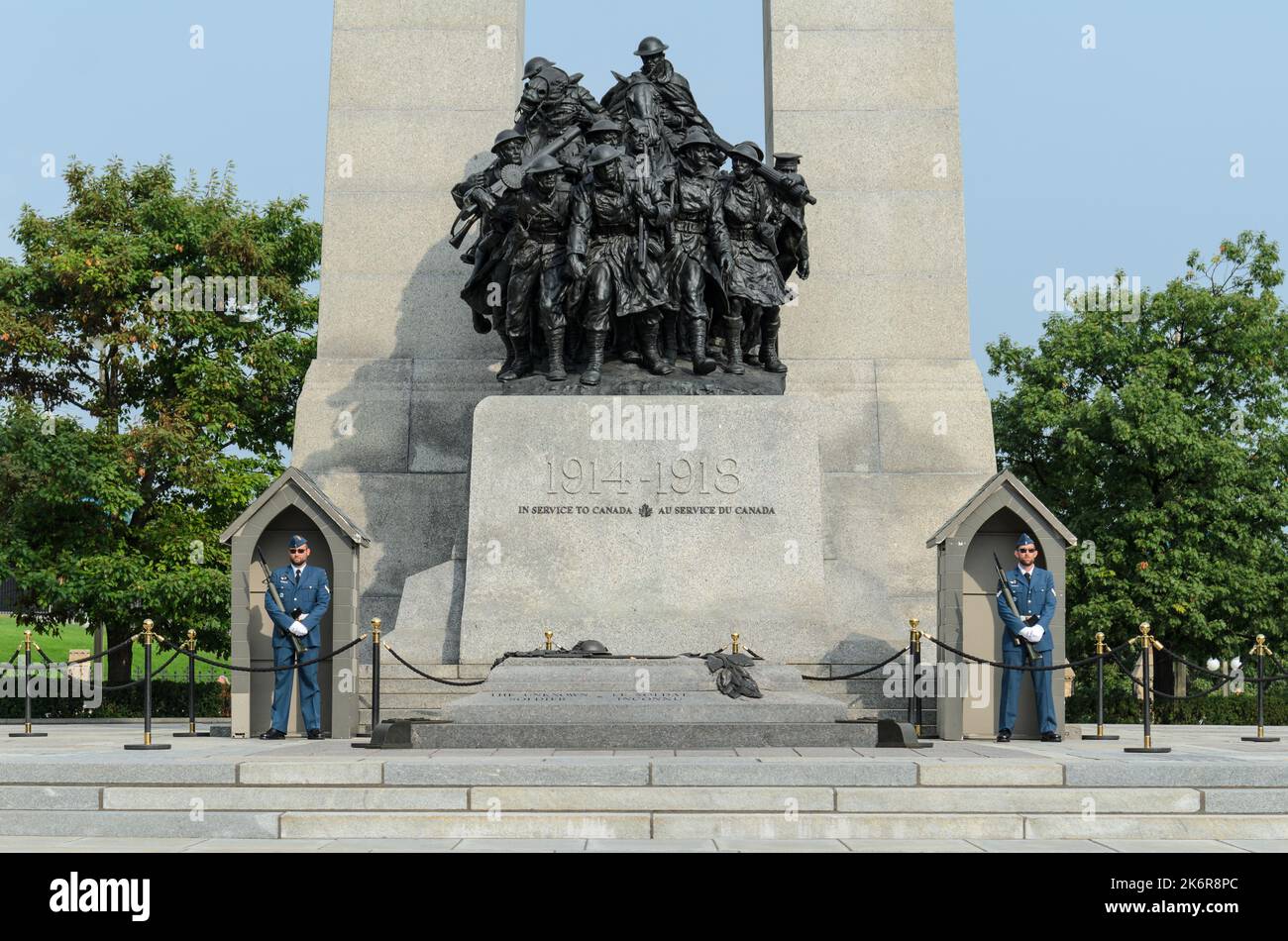 Il Canadian National War Memorial e la Tomba del Milite Ignoto a Ottawa, Ontario, Canada Foto Stock