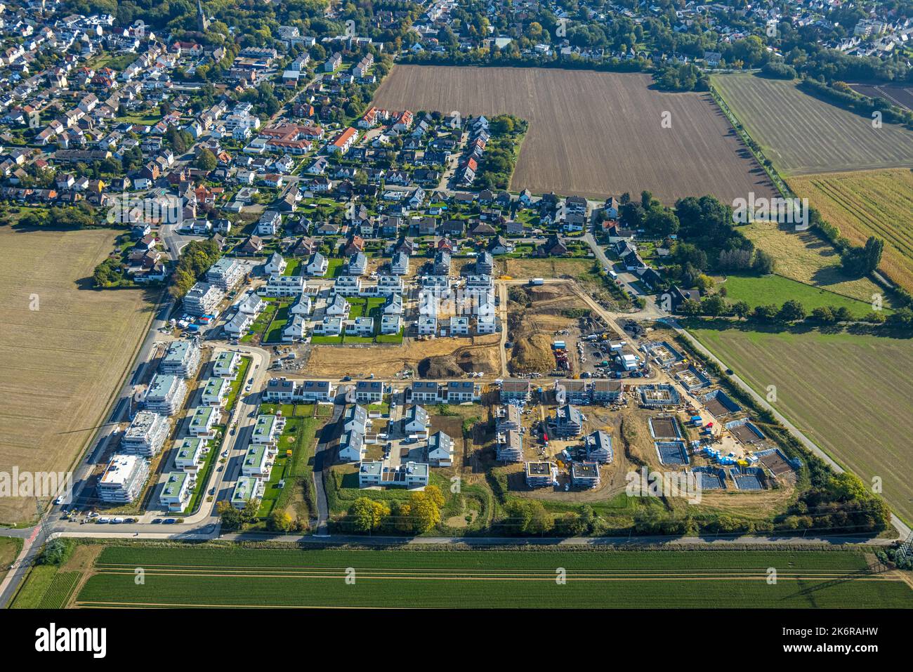 Vista aerea, cantiere e nuovo edificio residenziale parco Emscherquelle a Hohenleuchte, Holzwickede, Ruhr zona, Nord Reno-Westfalia, tedesco Foto Stock