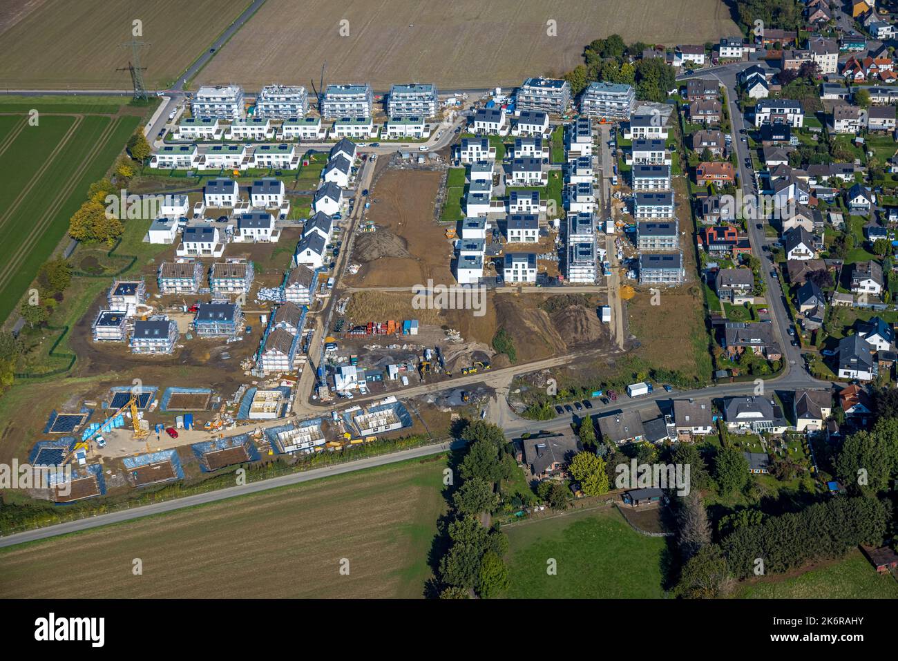 Vista aerea, cantiere e nuovo edificio residenziale parco Emscherquelle a Hohenleuchte, Holzwickede, Ruhr zona, Nord Reno-Westfalia, tedesco Foto Stock