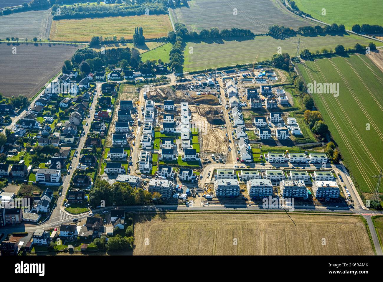 Vista aerea, cantiere e nuovo edificio residenziale parco Emscherquelle a Hohenleuchte, Holzwickede, Ruhr zona, Nord Reno-Westfalia, tedesco Foto Stock