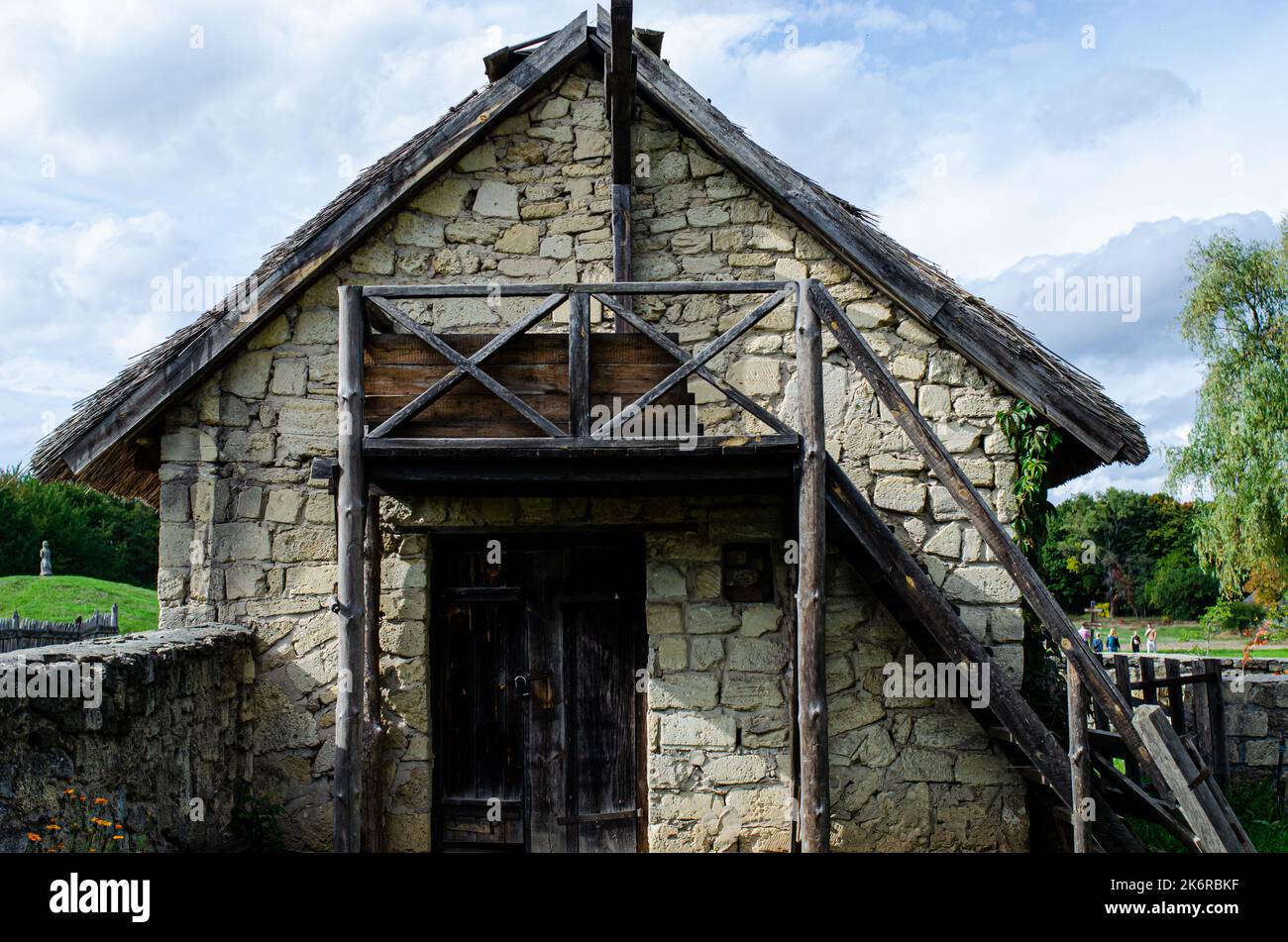 Antica casa rurale ucraina tradizionale in Pyrohiv (Pirogovo) villaggio vicino Kiev, Ukrain Foto Stock