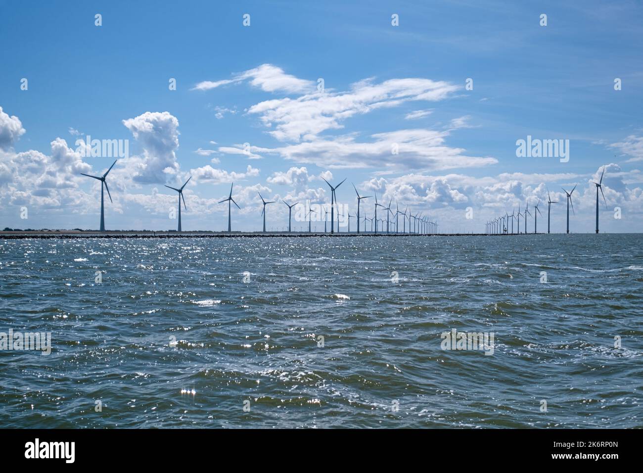 Netherland, Ijsselmeer, parco di turbine eoliche Foto Stock