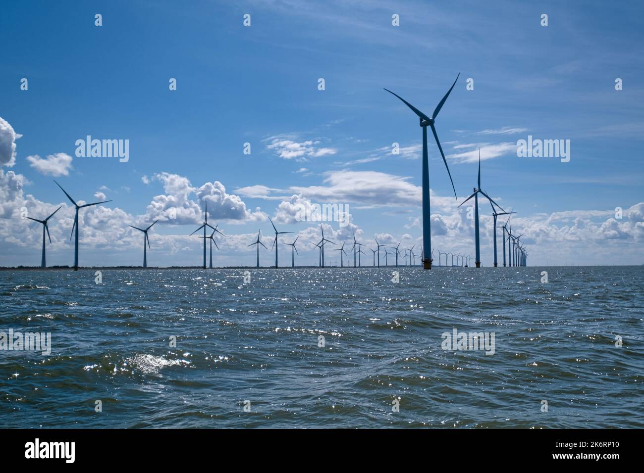 Netherland, Ijsselmeer, parco di turbine eoliche Foto Stock
