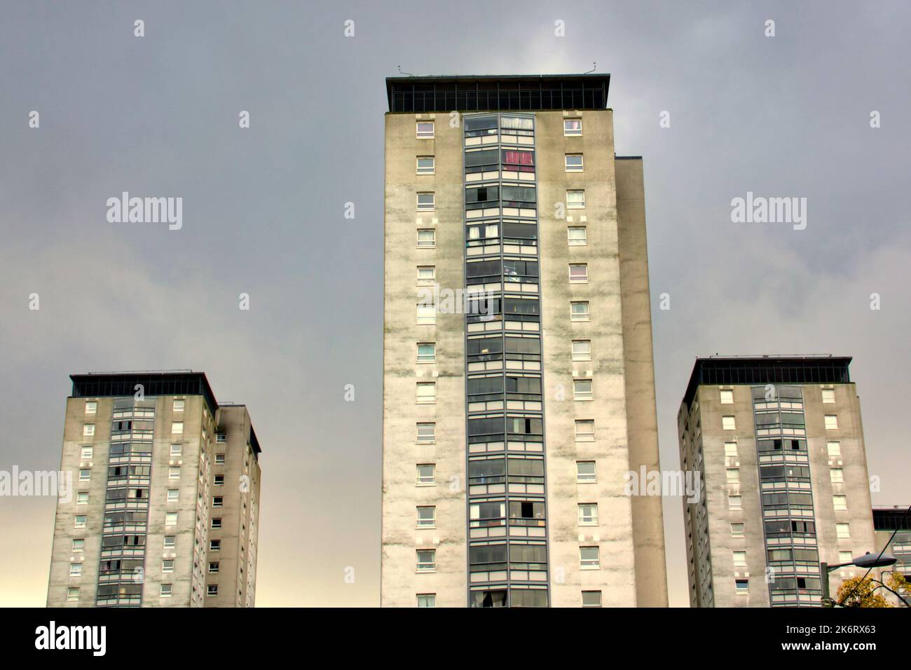 Lincoln avenue council che ospita architettura brutalista moderne torri in cemento Glasgow, Scozia, Regno Unito Foto Stock
