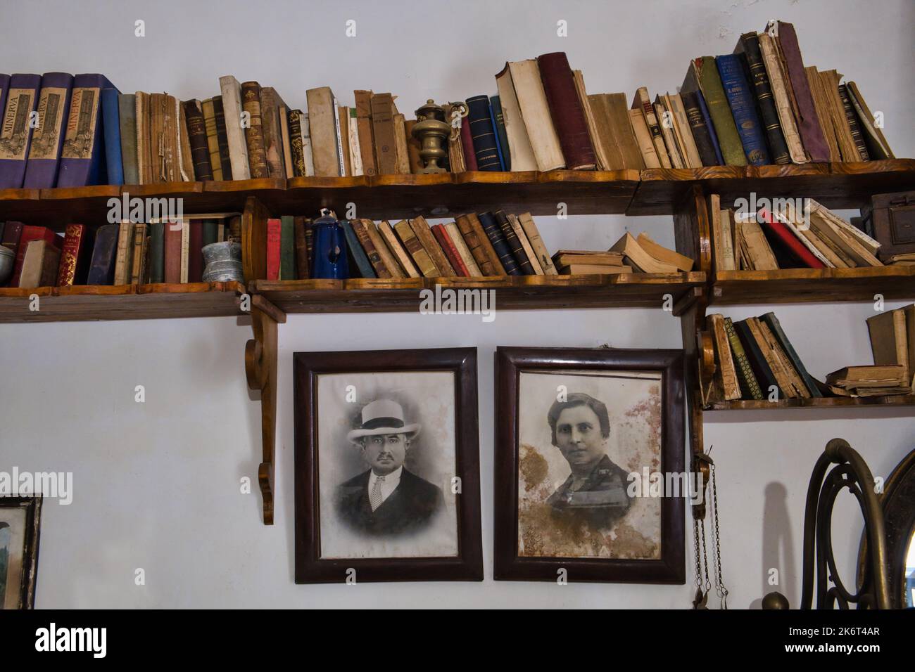 Interni di una vecchia casa tradizionale nel centro di Matera Foto Stock