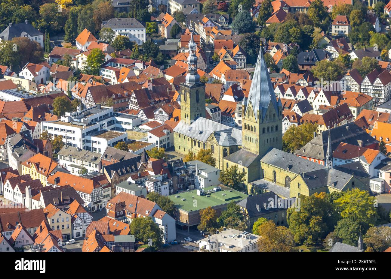 Vista aerea, città vecchia con la St. Petri (Alde Kerke) e la chiesa cattolica St.-Patrokli-Dom, Soest, Soester Börde, Renania settentrionale-Vestfalia, Germania, Traino vecchio Foto Stock